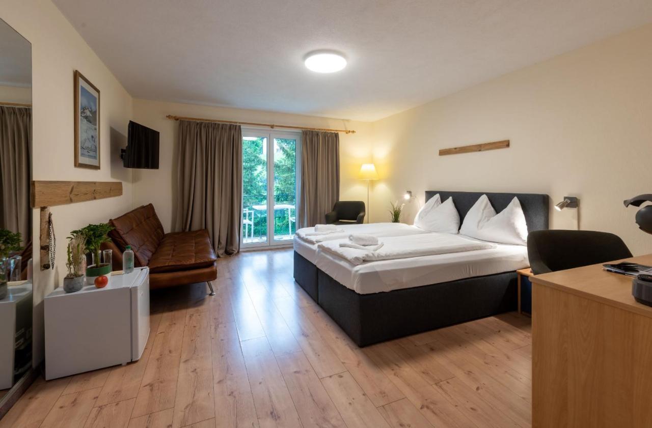 Hotel Grischalodge Das Hotel Mit Bergblick Seit 1929 - Schlicht, Preiswert Und Mit Einem Touch Nostalgie *